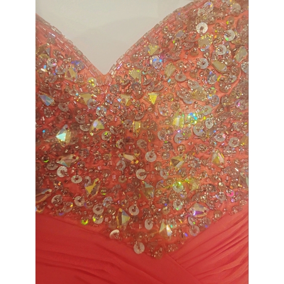 Mac Duggal Prom Gown - Picture 4 of 10